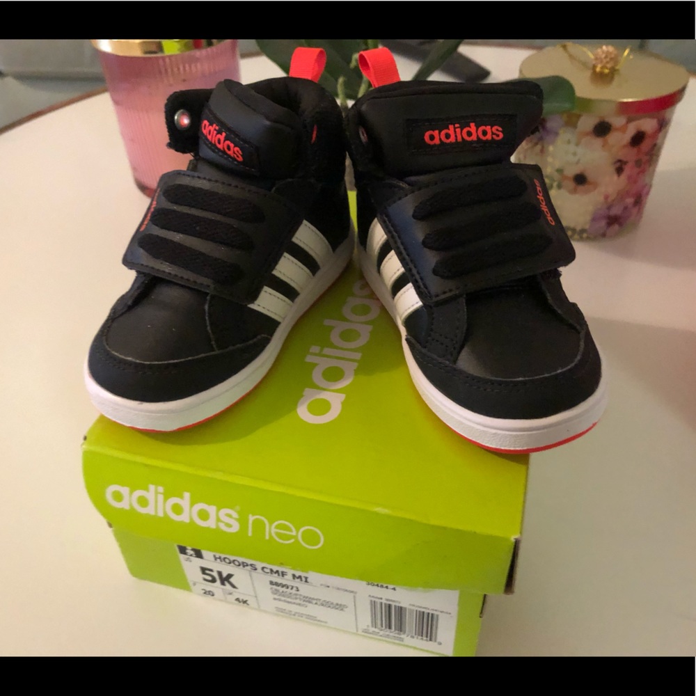 New in box-Adidas NEO HOOPS 2.0 MID SHOES